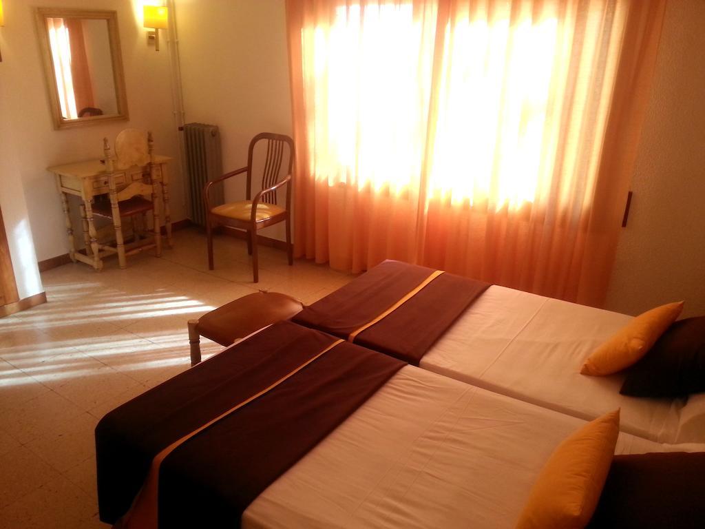 Hotel Hostal Del Sol Sant Feliu de Guíxols Dış mekan fotoğraf