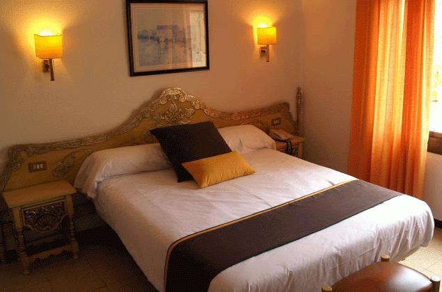Hotel Hostal Del Sol Sant Feliu de Guíxols Dış mekan fotoğraf