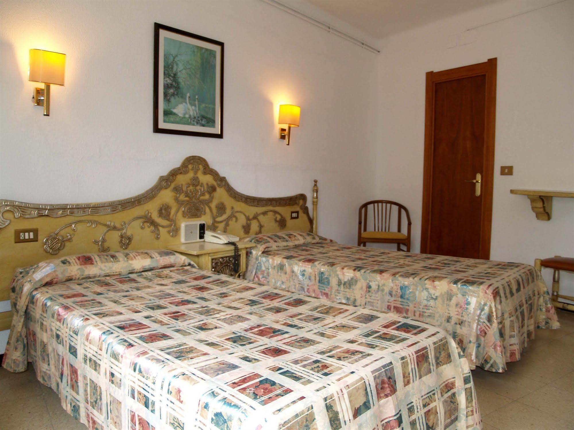 Hotel Hostal Del Sol Sant Feliu de Guíxols Dış mekan fotoğraf