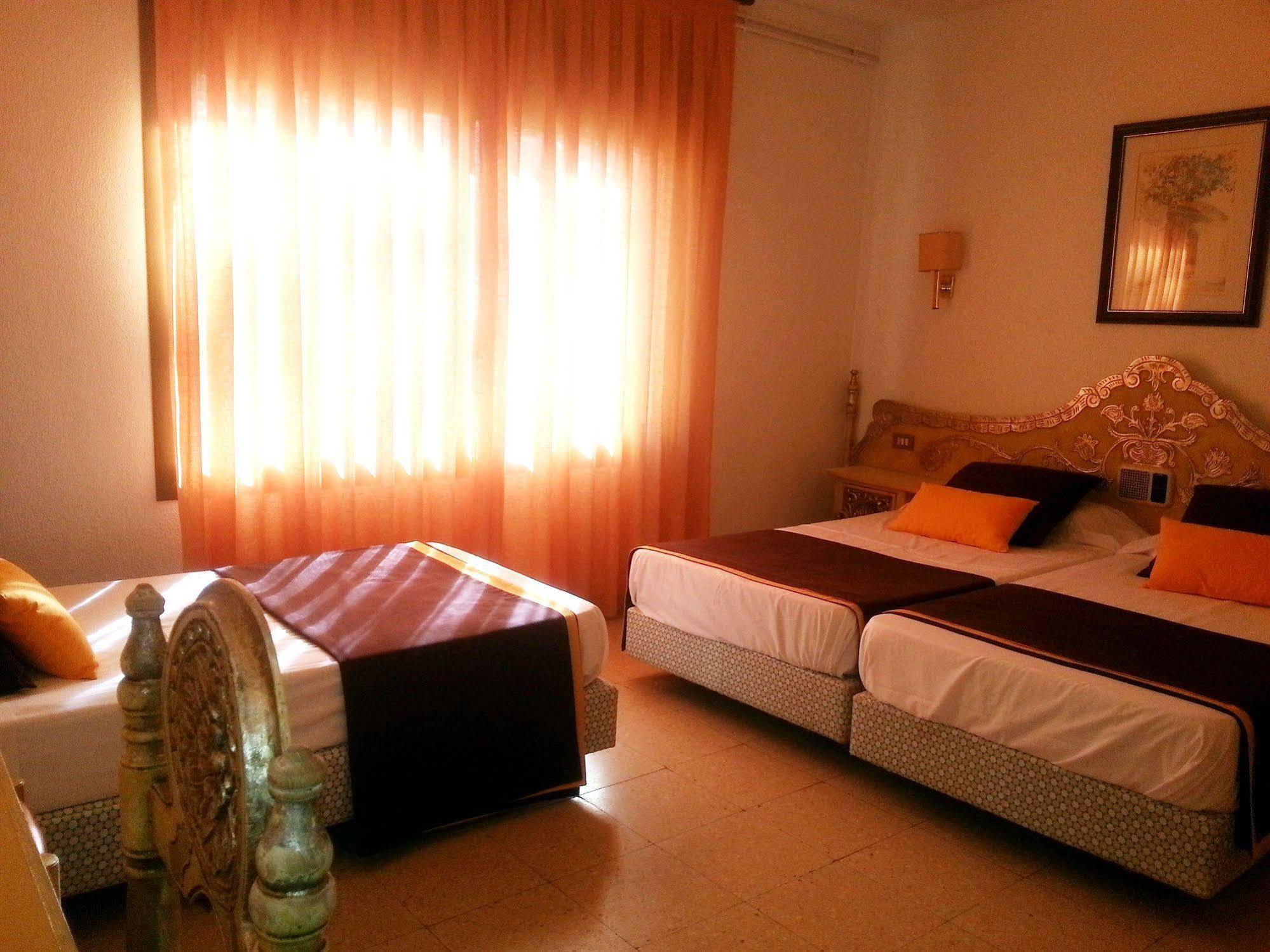 Hotel Hostal Del Sol Sant Feliu de Guíxols Dış mekan fotoğraf