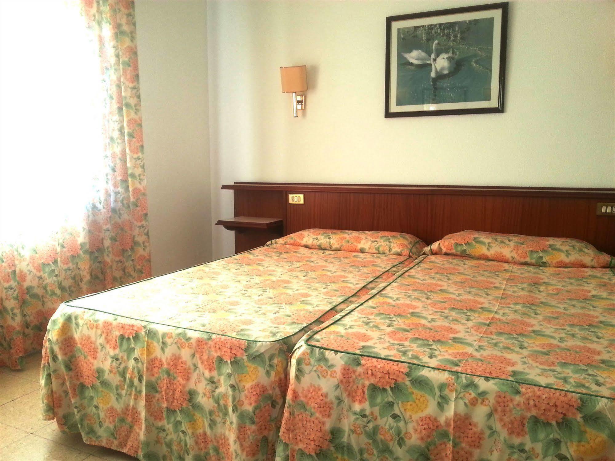 Hotel Hostal Del Sol Sant Feliu de Guíxols Dış mekan fotoğraf