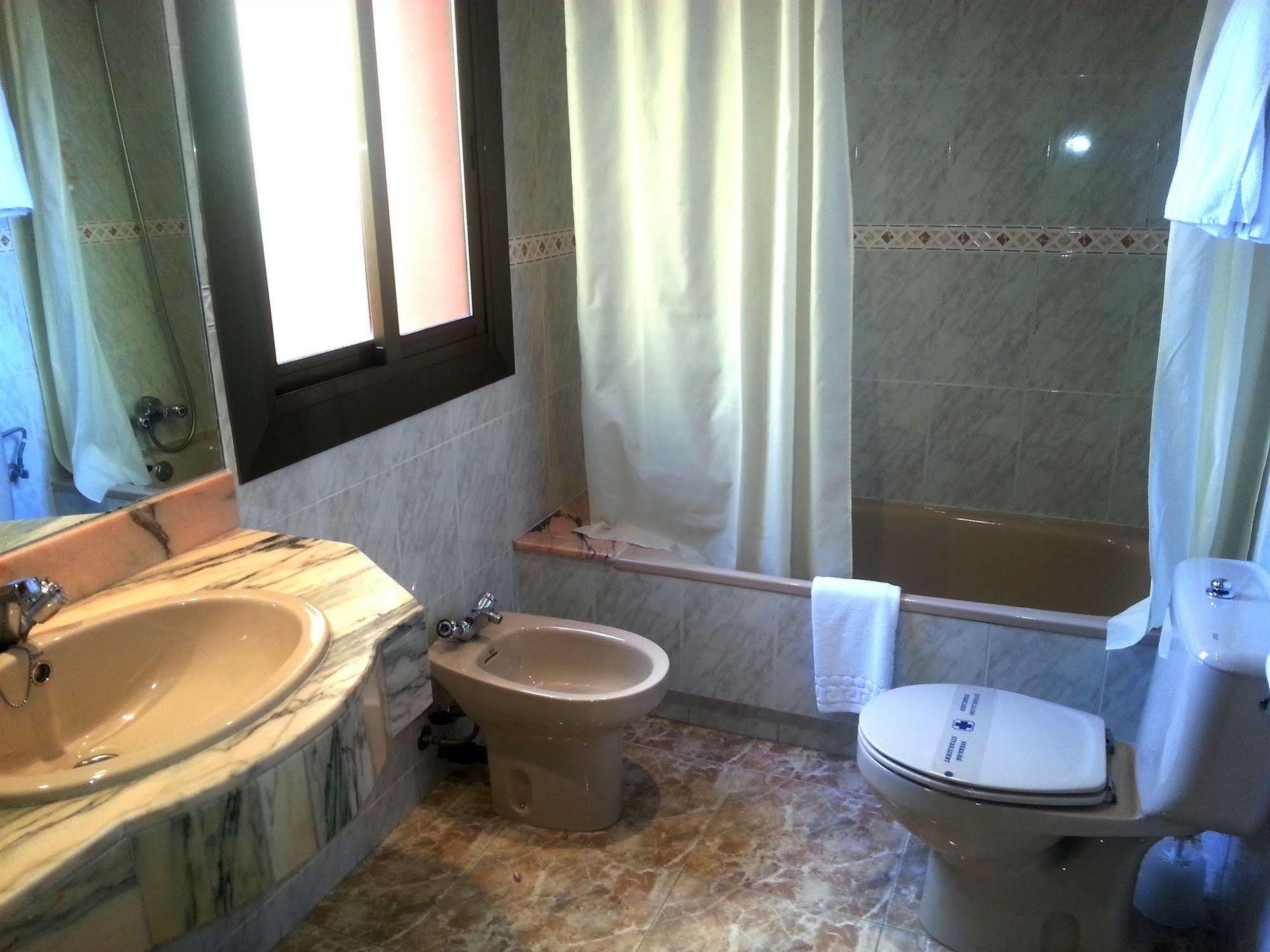Hotel Hostal Del Sol Sant Feliu de Guíxols Dış mekan fotoğraf