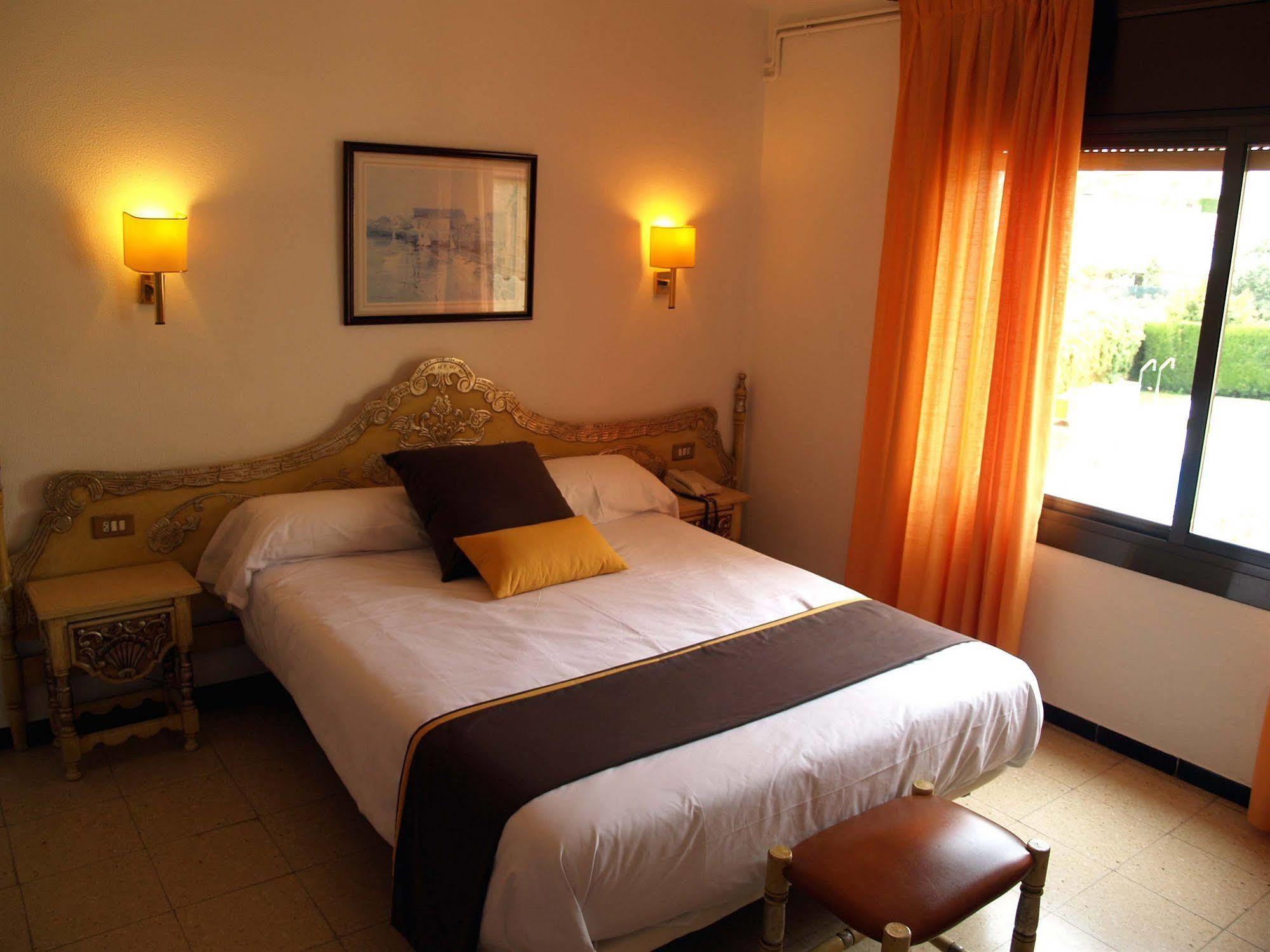 Hotel Hostal Del Sol Sant Feliu de Guíxols Dış mekan fotoğraf