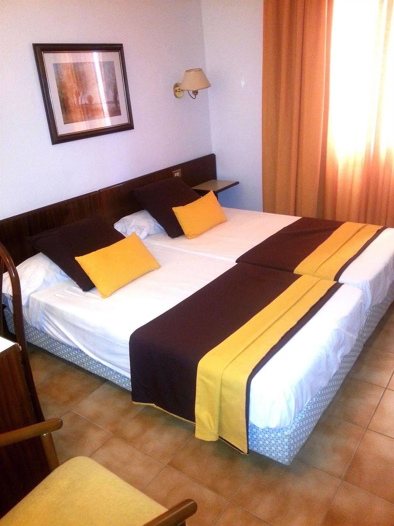 Hotel Hostal Del Sol Sant Feliu de Guíxols Dış mekan fotoğraf