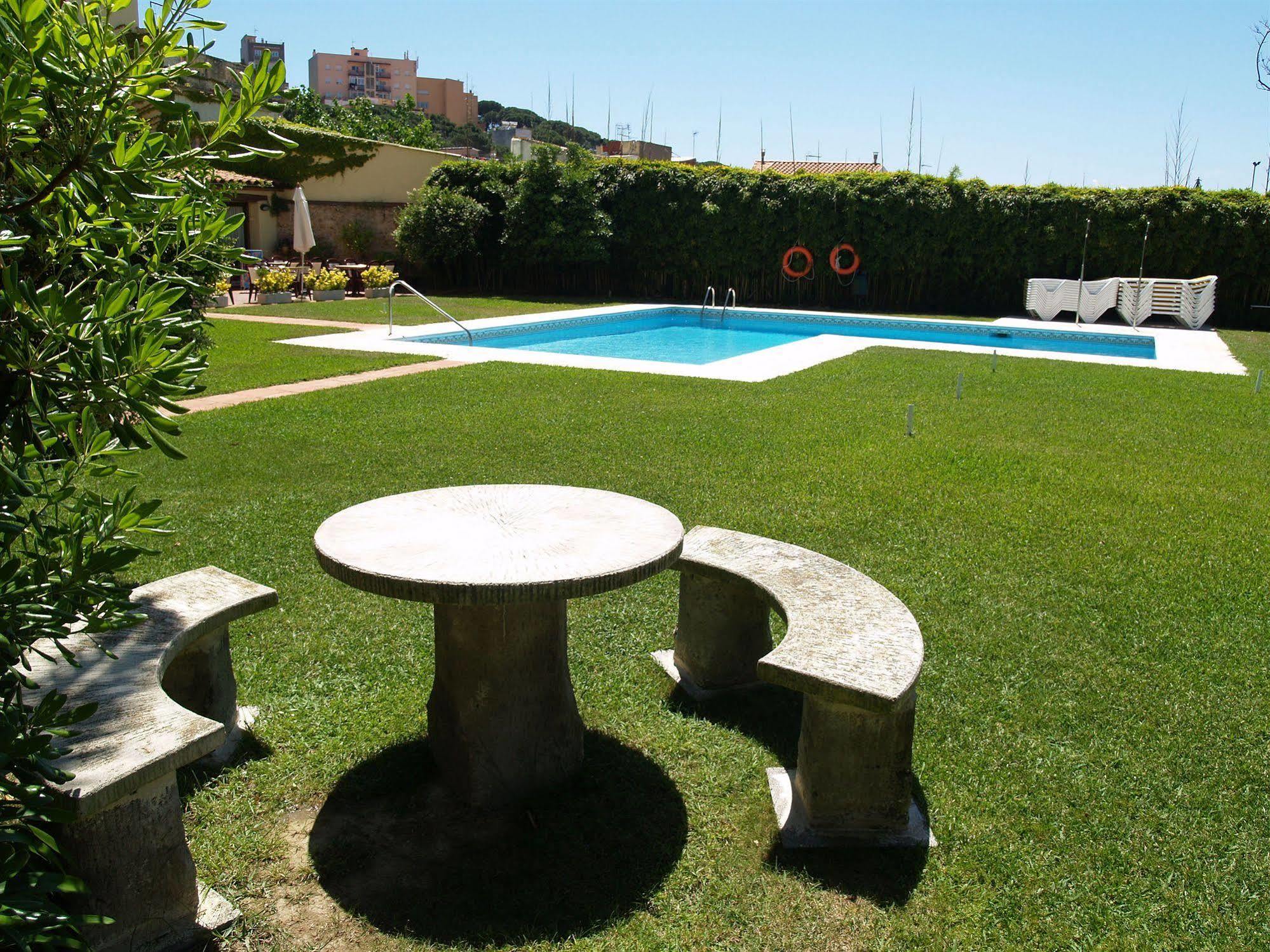 Hotel Hostal Del Sol Sant Feliu de Guíxols Dış mekan fotoğraf